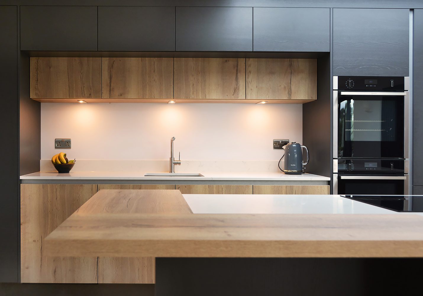 Now Kitchens Masterclass Larna Graphite & Ligna Mayfield Oak