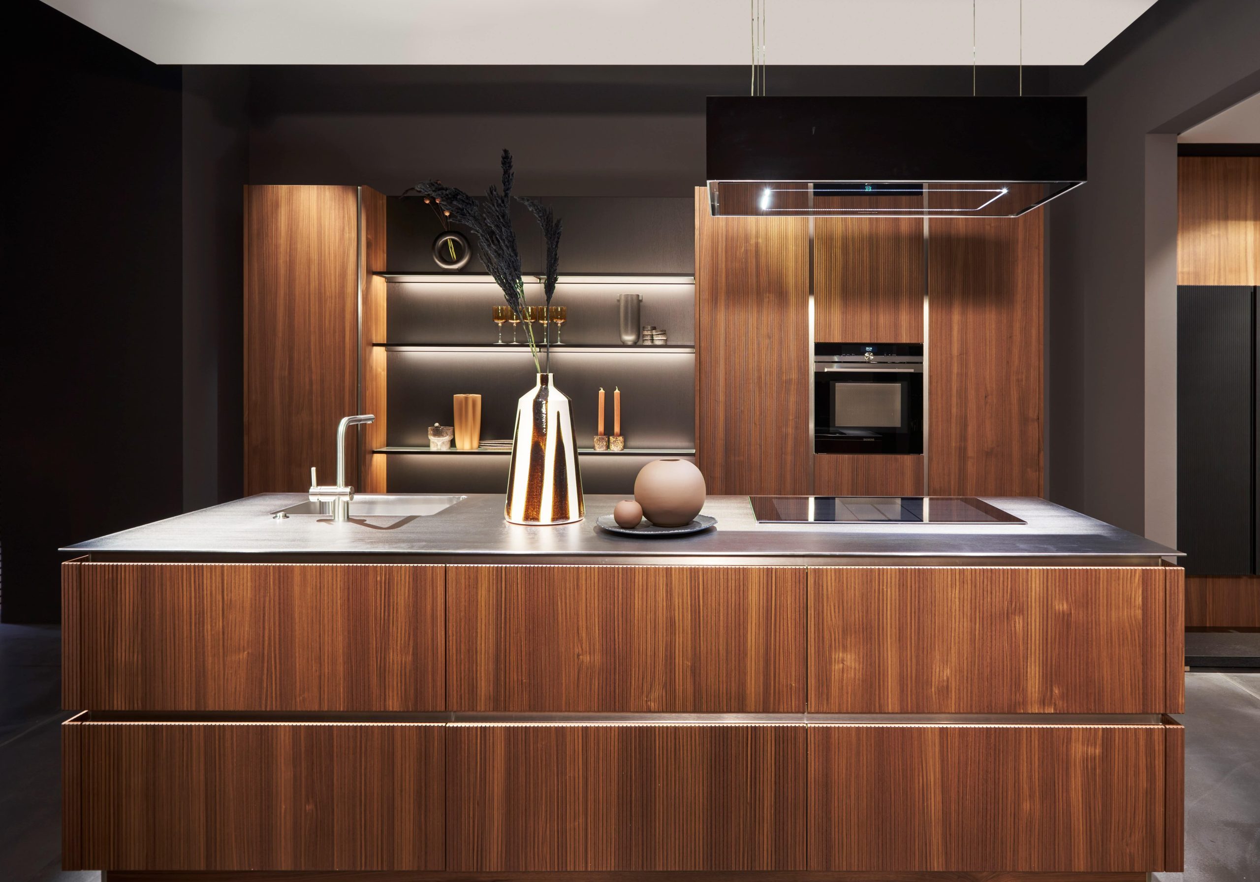 Hacker handleless kitchen reeded oak