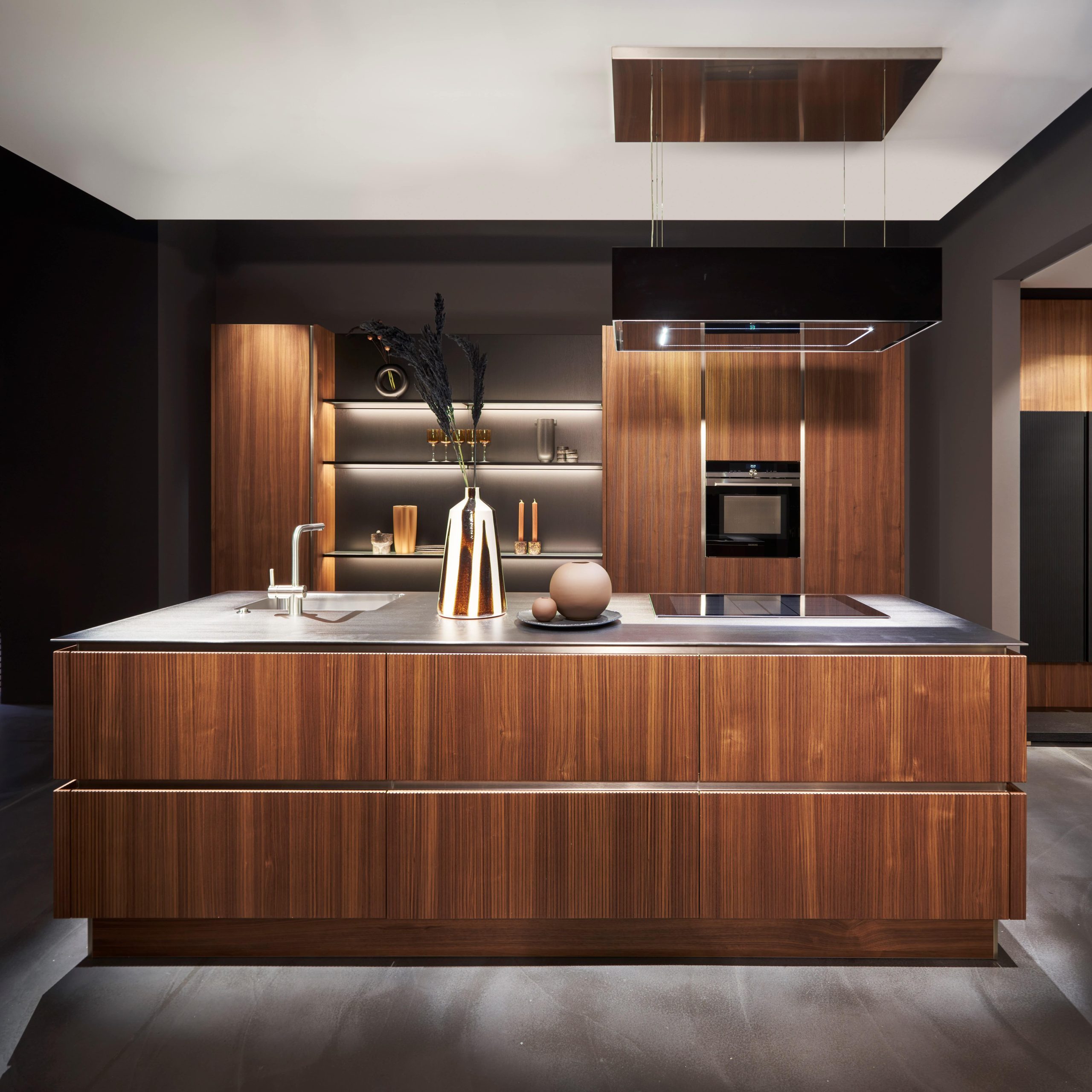 Hacker handleless kitchen reeded oak