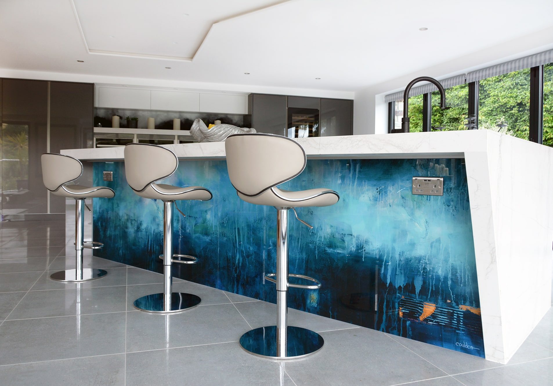Now Kitchens Cornwall Masterclass Lumina gloss Graphite with Scots Grey (17)-min